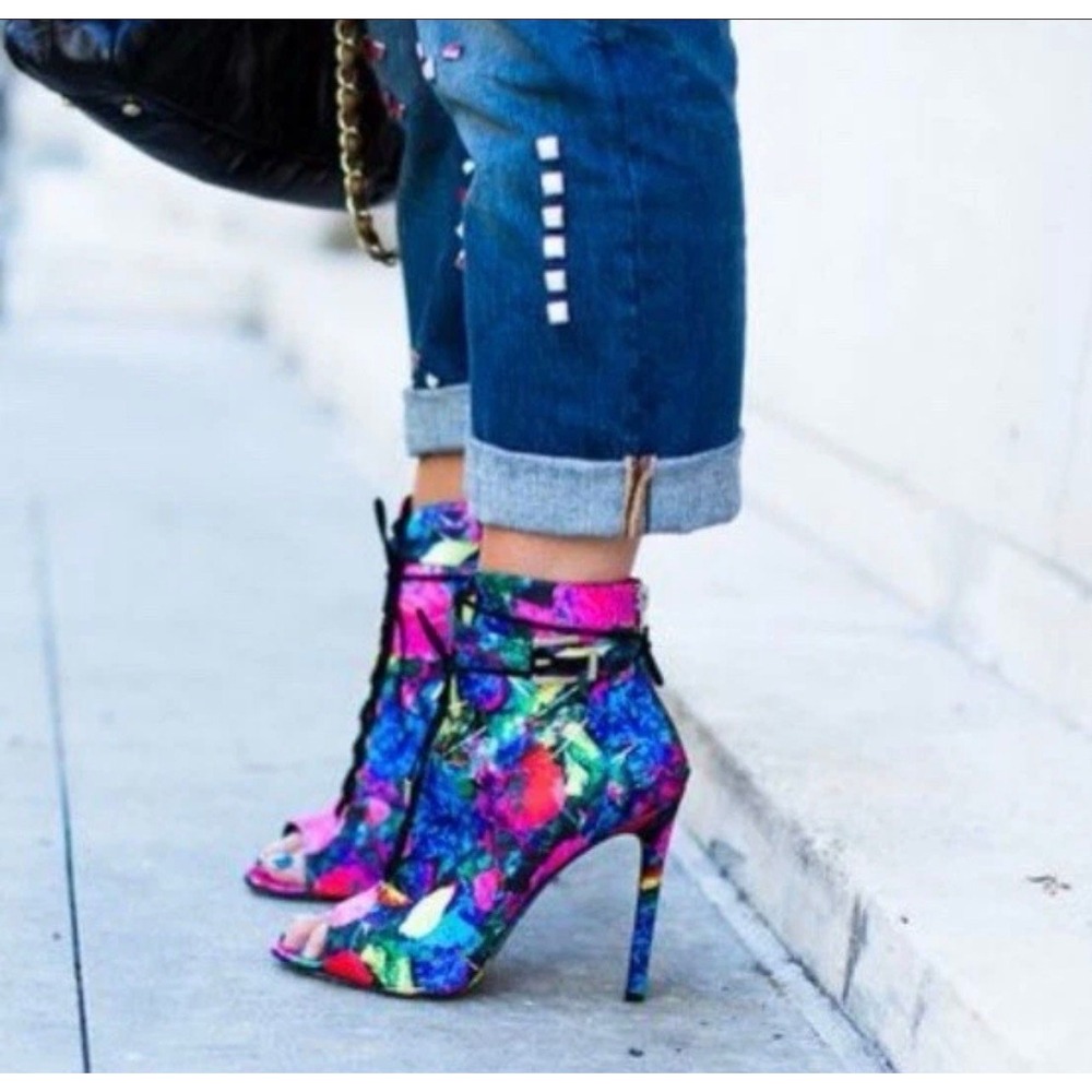 B Brian Atwood Linford Floral Satin Peep Toe Booties Heels Size 7 Retail $495